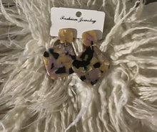 Load image into Gallery viewer, Tortoiseshell  Resin Hoop Earrings 
