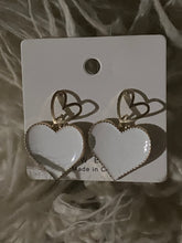 Load image into Gallery viewer, Heart Shape Earrings
