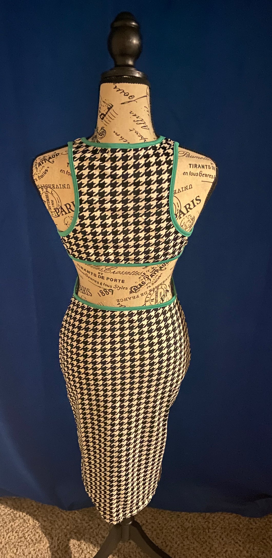 Houndstooth Print Cutout Back Sleeveless Bodycon Dress