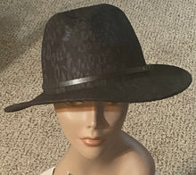 Load image into Gallery viewer, Fedora Hat With Leopard Print

