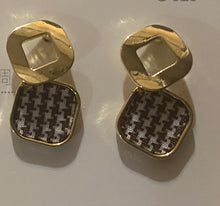 Load image into Gallery viewer, Dangle Statement Earrings
