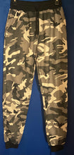 Load image into Gallery viewer, Men Camouflage Joggers
